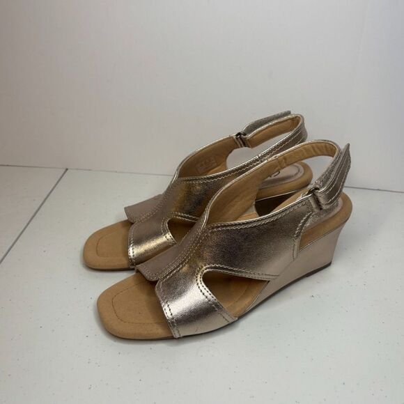 Clarks Kyarra Aster Gold Leather Wedge Sandals Slingback Womens Adjustable - Picture 1 of 12